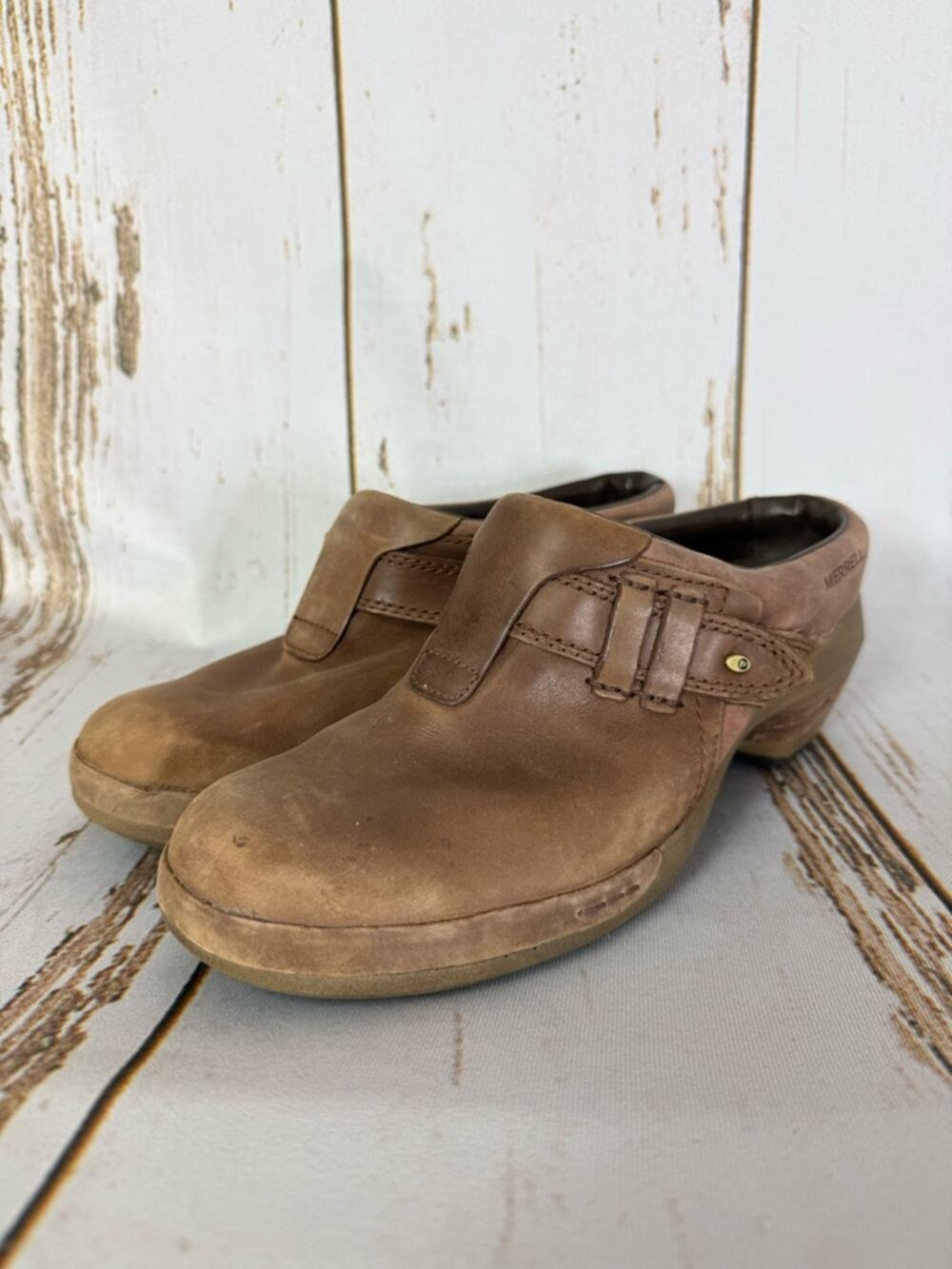 Merrell Tan Brown Leather Slip-On Clogs. Size 9. Good used condition!